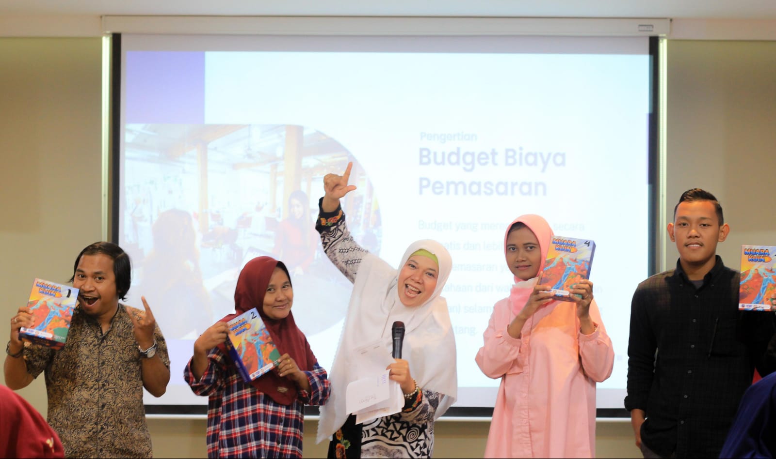Bimbingan Teknis Strategi Pemasaran untuk UMKM Kalurahan Sariharjo dan Sardonoharjo