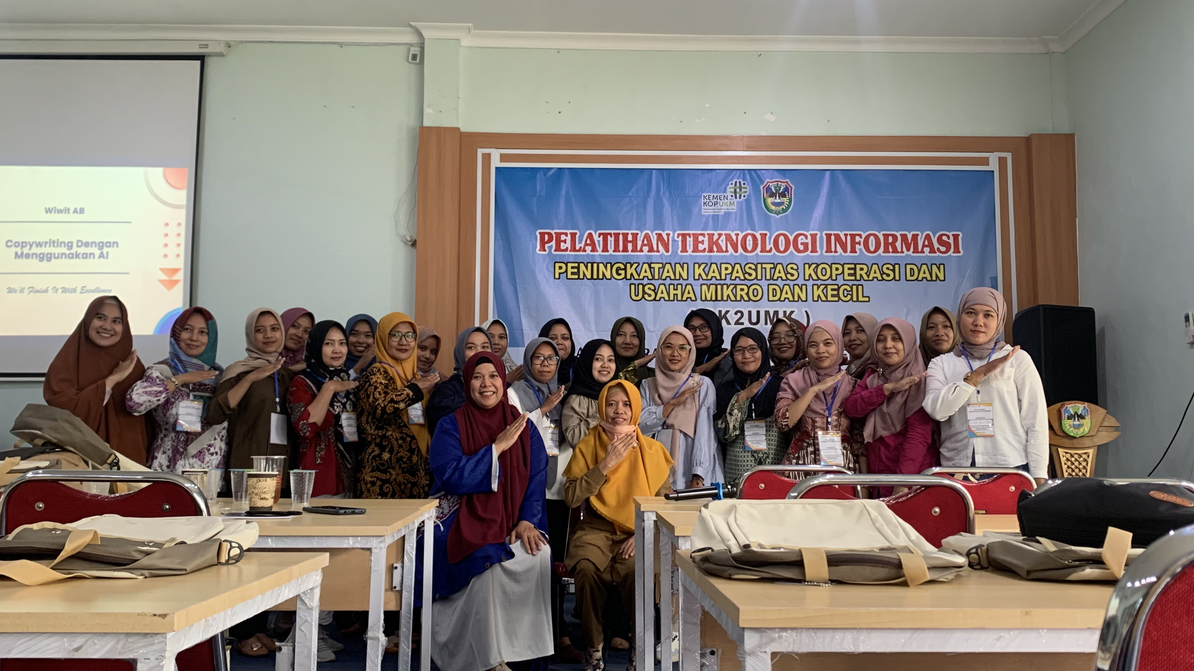 Pelatihan Literasi Keuangan dan Peningkatan Kompetensi Digital Bagi Pelaku UKM Pacitan