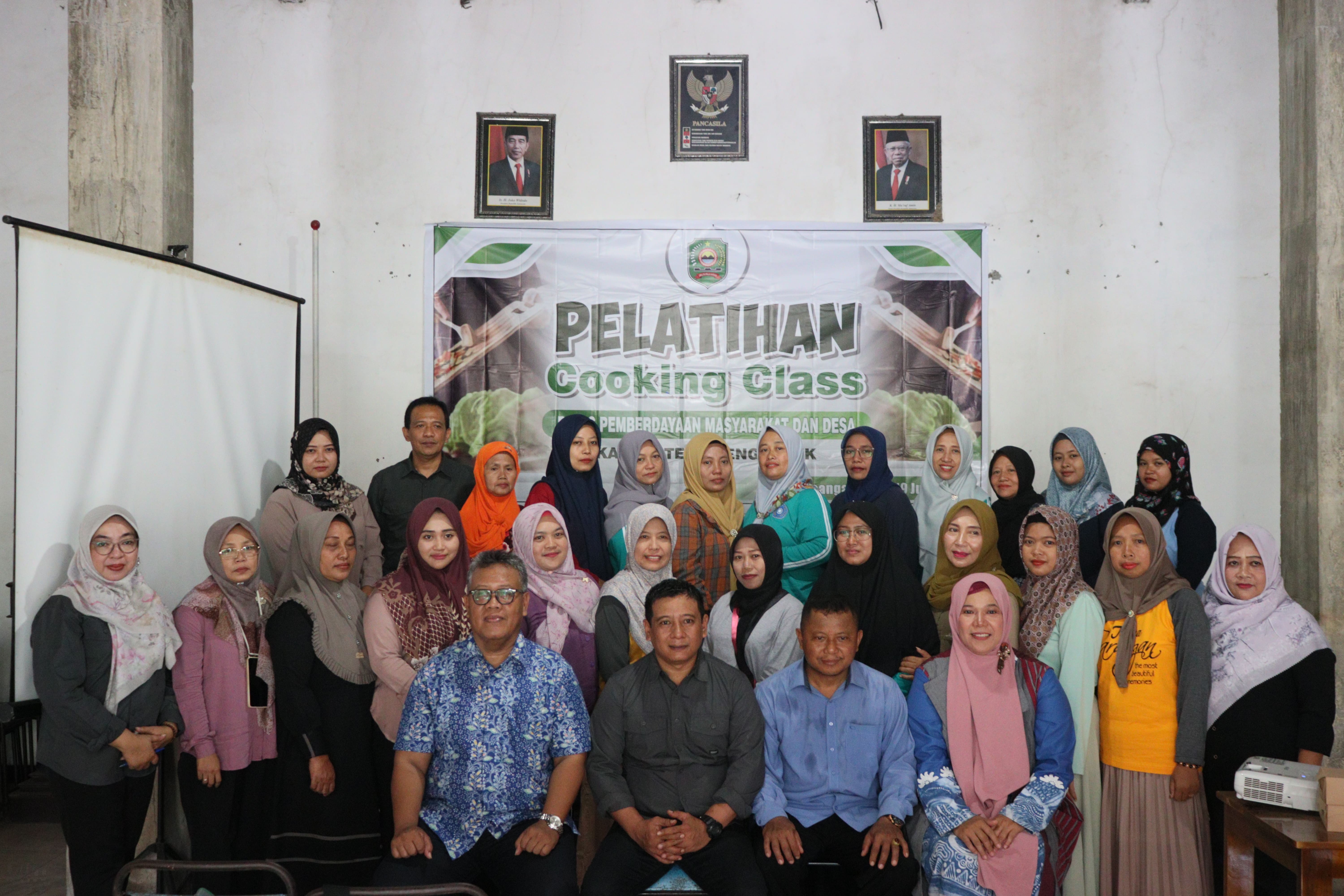 Pelatihan Cooking Class Pucanganak: Mengembangkan Ekonomi dan Meningkatkan Keterampilan Warga